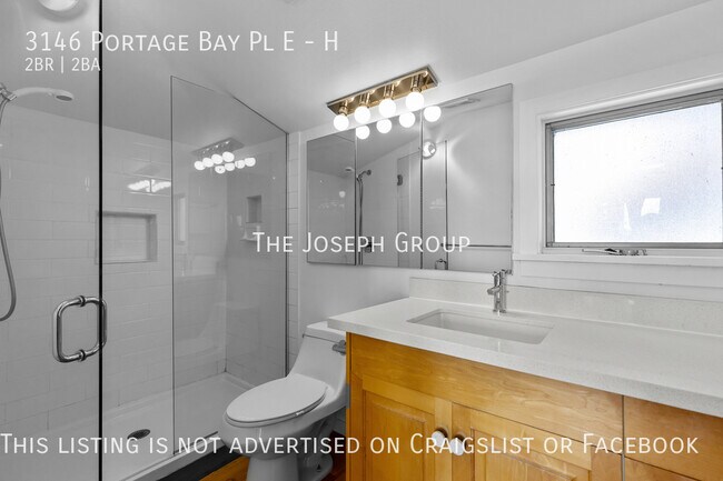 Building Photo - One of a kind 2 bed/1.75 bath houseboat ov...