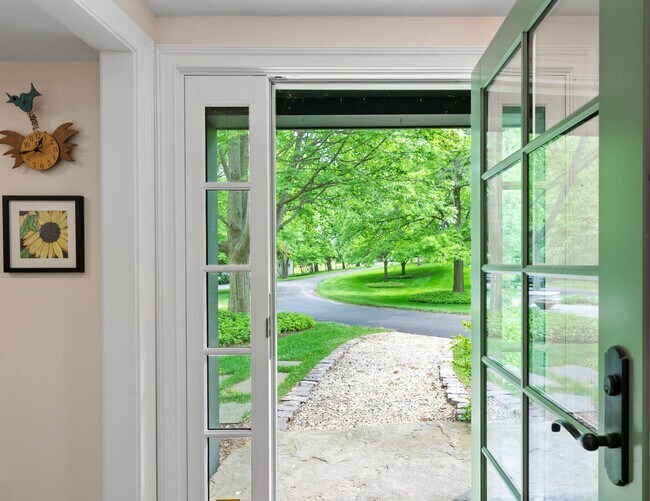 Building Photo - Williams Bay Lakefront Living Furnished Home Available for Monthly & Mid Term Rentals