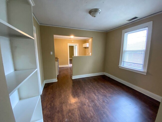 Building Photo - 3 bed, 2 bath near Highland and Spottswood