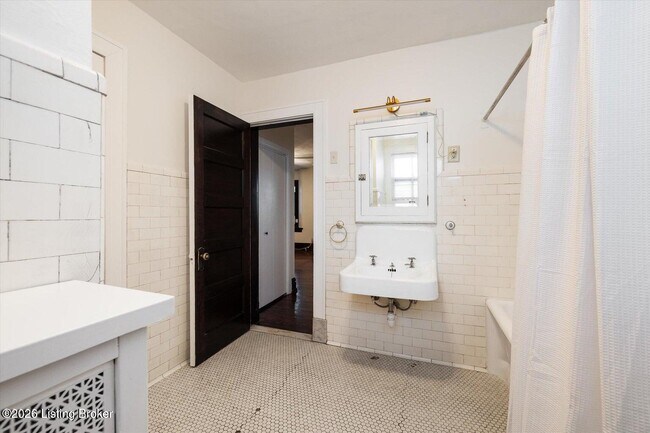 Building Photo - 1401 E Breckinridge St