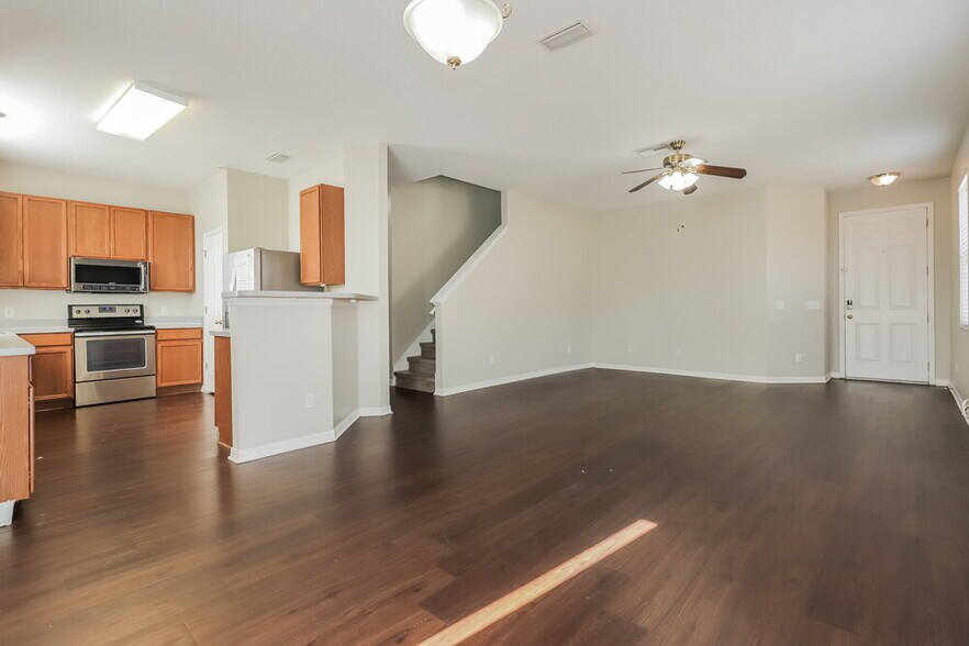 Building Photo - 11050 Golden Silence Dr