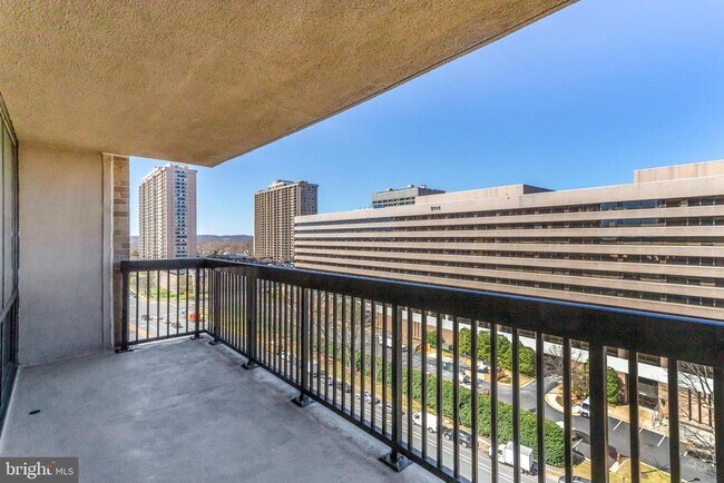 Building Photo - 3709 S George Mason Dr