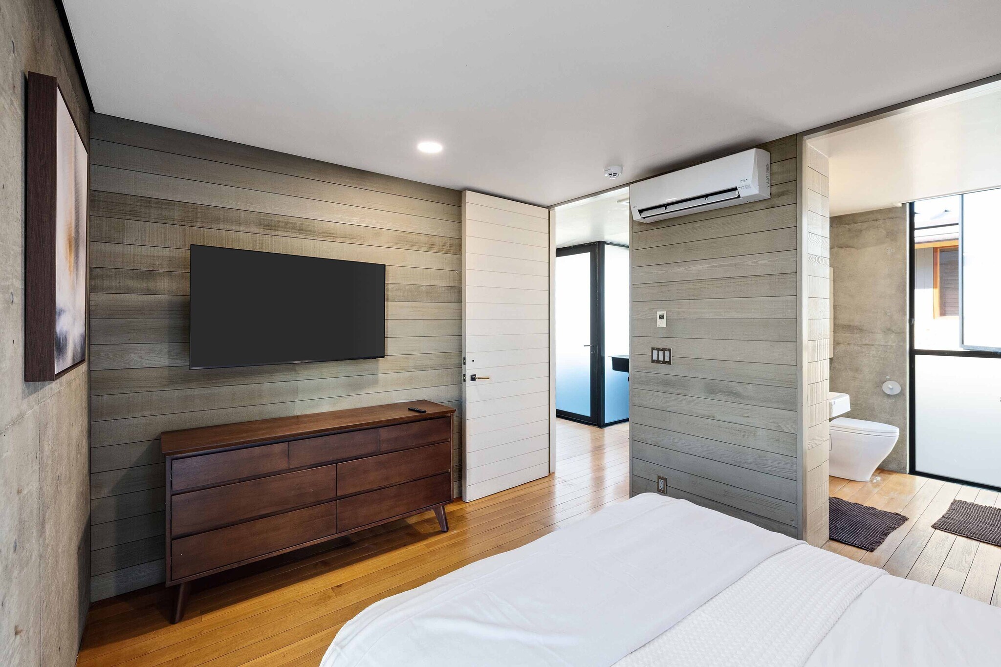 Building Photo - 1812 The Strand