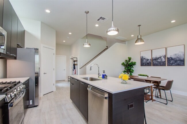 Building Photo - 4914 Noble St