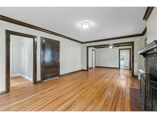 Building Photo - 2512 Dupont Ave S