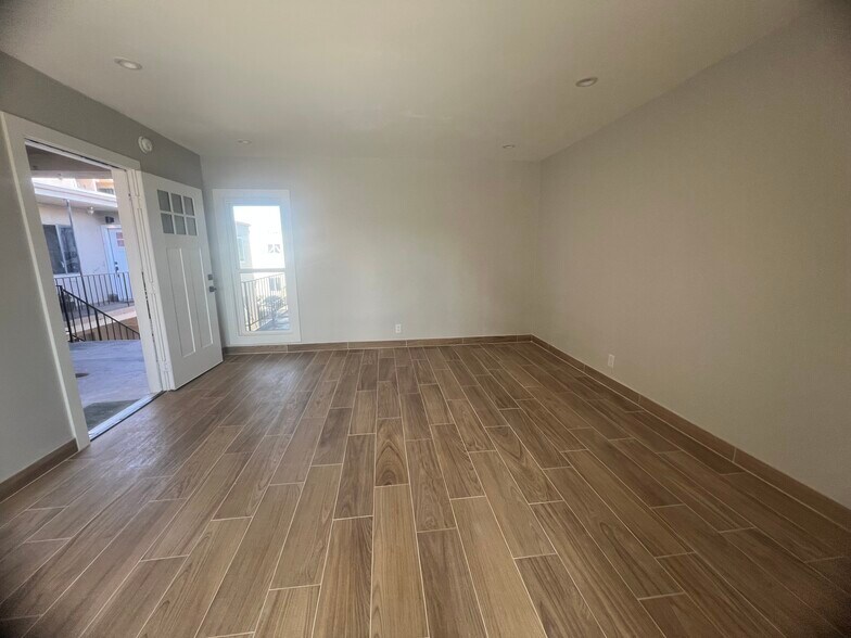 Building Photo - 13425 Vanowen St