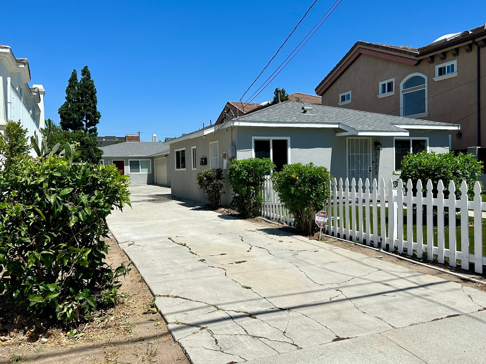 Building Photo - 2221 Bataan Rd