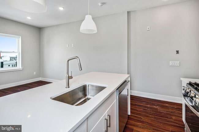 Building Photo - 1527 Ridge Ave