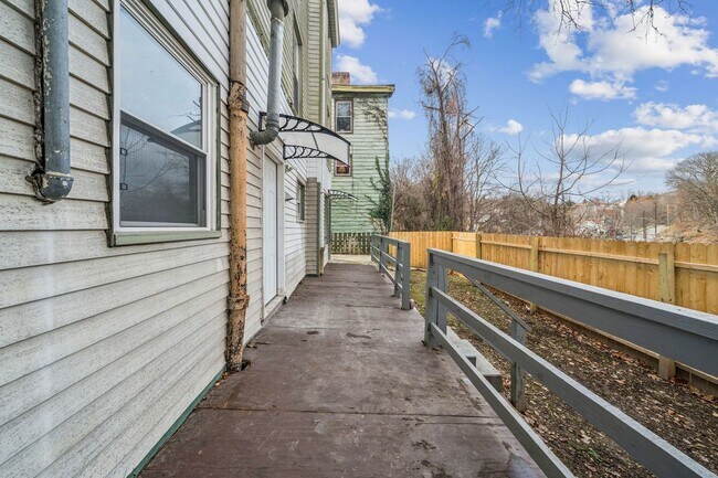 Building Photo - 3226 Richardson Ave
