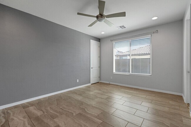 Building Photo - Immaculate & Move-In Ready – Upscale 3BR/2...