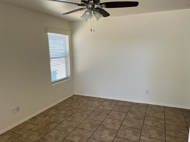 Building Photo - 5303 E Twain Ave