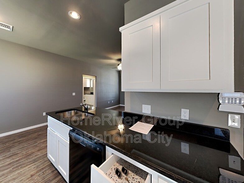Building Photo - 1033 SW 91st St
