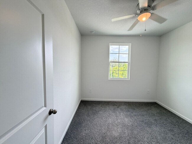 Building Photo - 5341 Vista Lago Dr