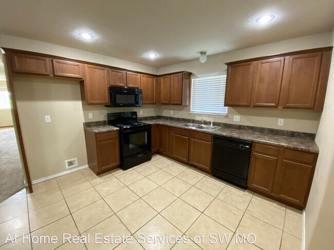 Building Photo - 3 br, 2 bath House - 3124 W Golden Valley