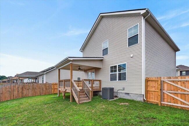Building Photo - Pet Friendly Three Bedroom!