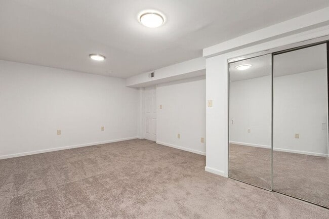 Building Photo - 1017 John Paul Jones Dr