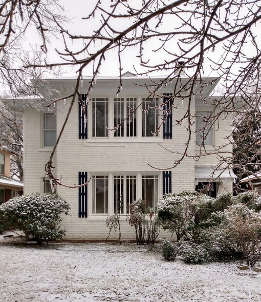 Charming Midtown duplex—sun-filled upper unit perfect for med students or professionals, minutes fro - 285 Hawthorne St