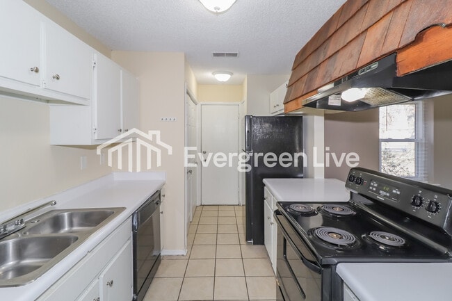 Building Photo - 3434 Hallshire Dr