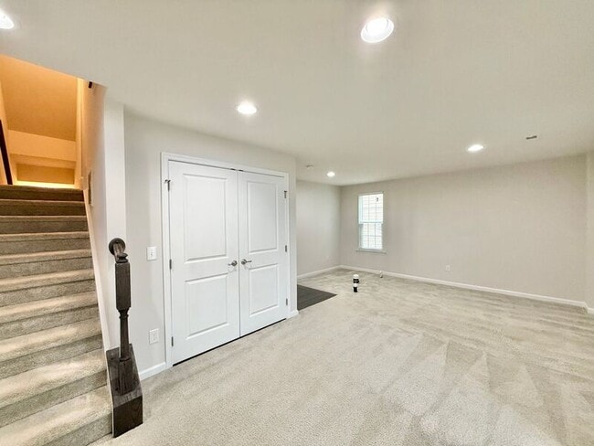 Building Photo - 113 Cross Country Way