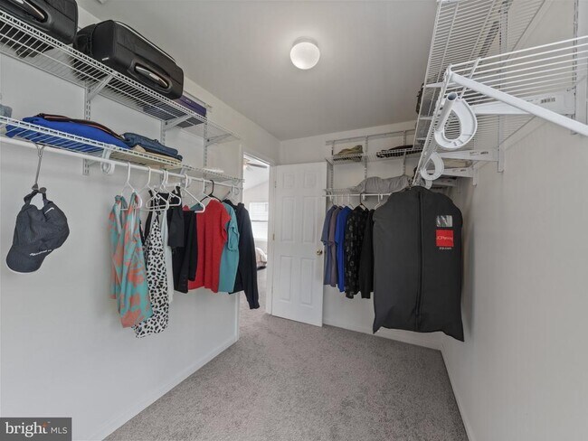 Building Photo - 43103 Lake Ridge Pl
