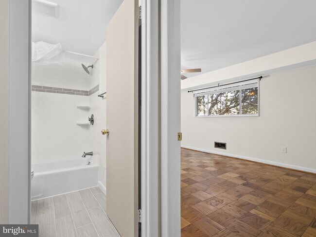 Building Photo - 10613 Montrose Ave