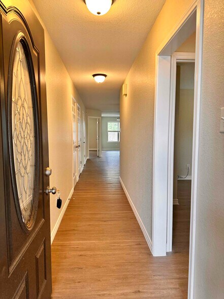 Building Photo - 5109 Graceland Dr