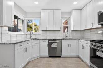 Building Photo - 2520 Laurelhurst Rd