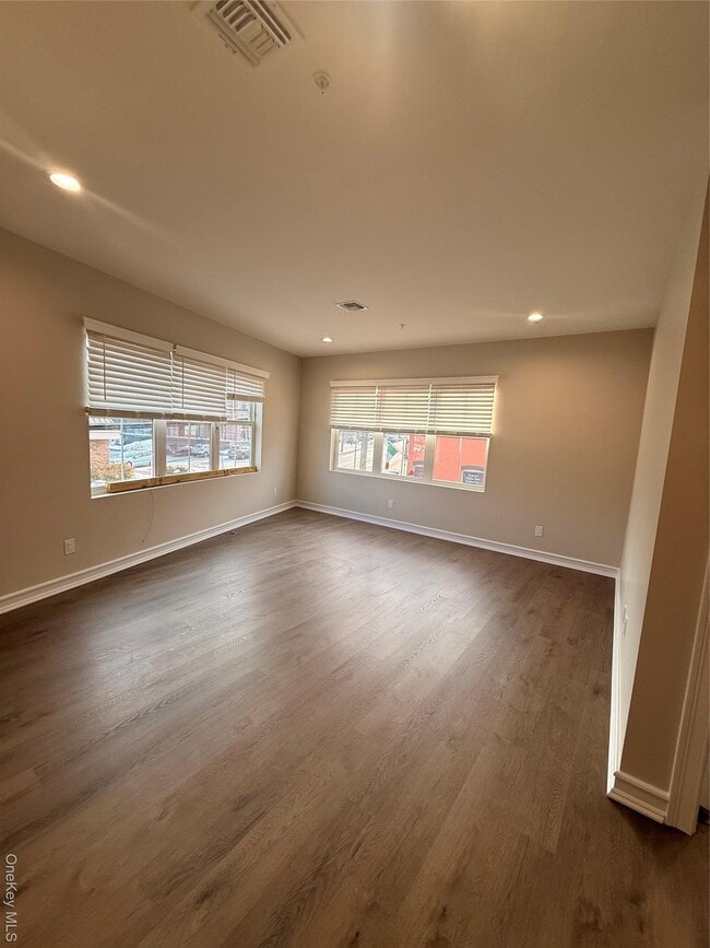 Building Photo - 122 Greenwich Ave