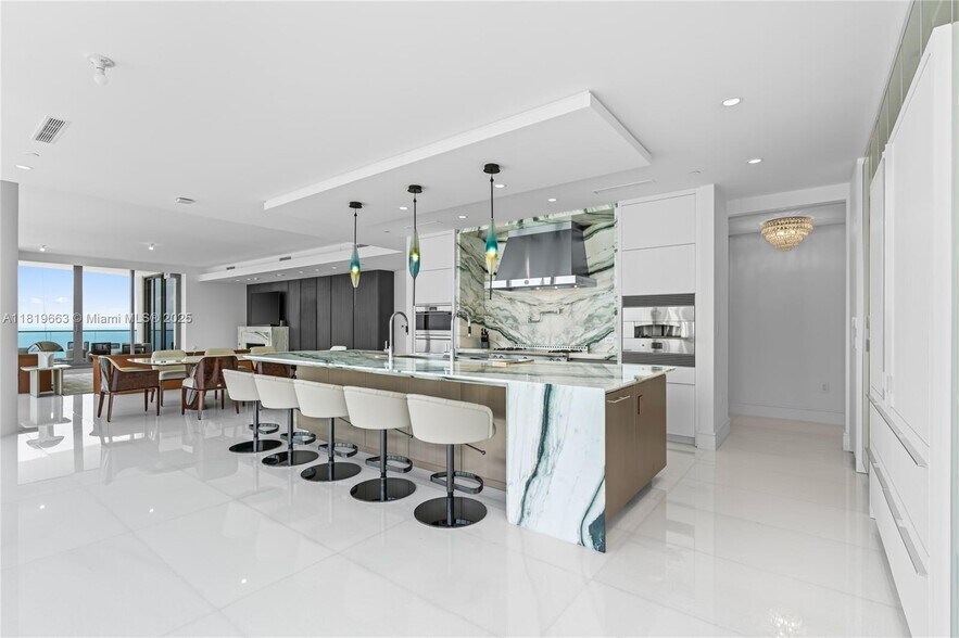 Building Photo - 17975 Collins Ave
