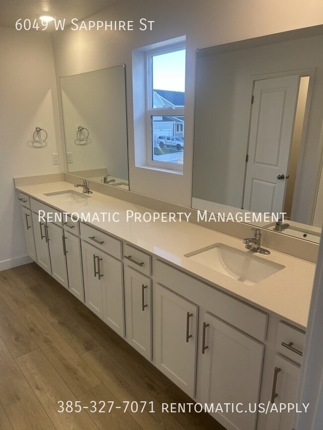 Building Photo - 6049 W Sapphire St