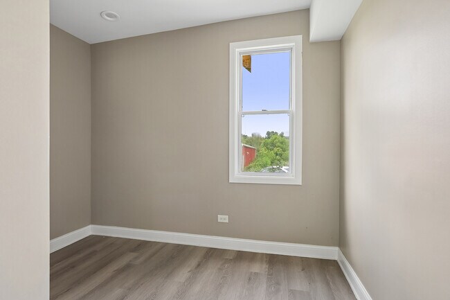 Building Photo - 15428 W 147th St