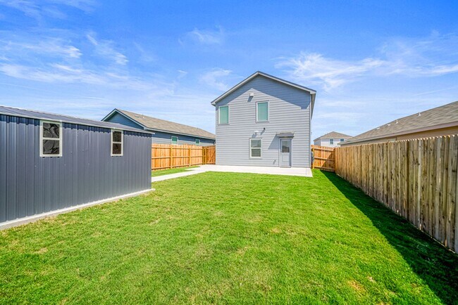 Building Photo - **Experience Modern Living in Valle Sol  T...