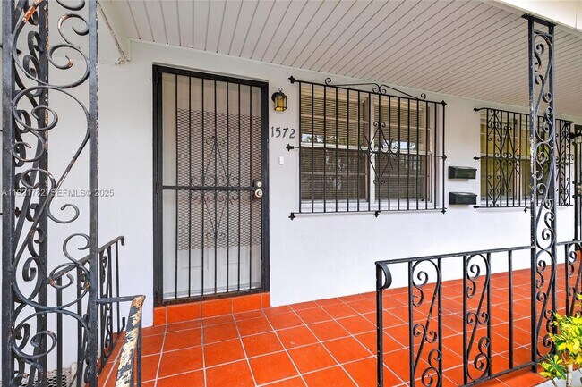 Building Photo - 1572 NW 2nd St