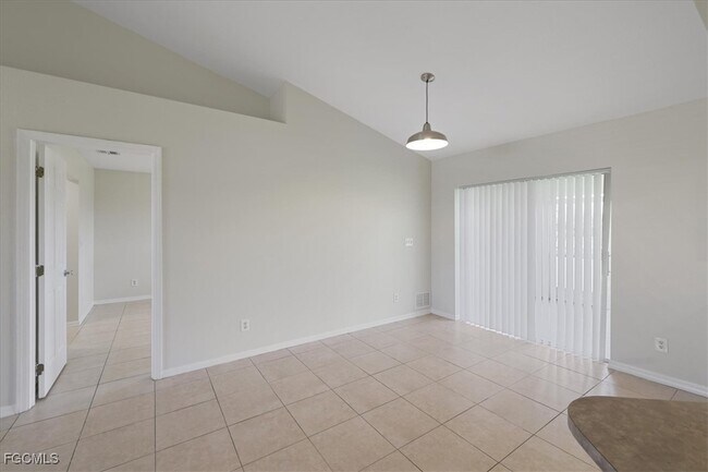 Building Photo - 1529 SW 15th Pl