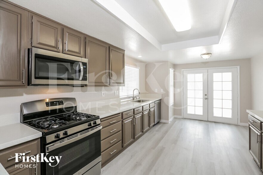 Building Photo - 3336 Surfline Dr
