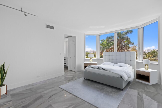 Building Photo - 300 SE 5th Ave