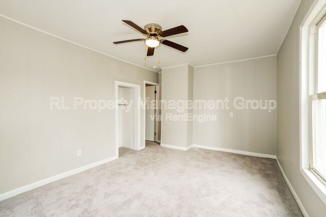 Building Photo - 848 E Chestnut St