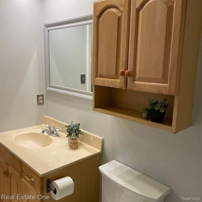 Building Photo - 7220 Bluewater Dr