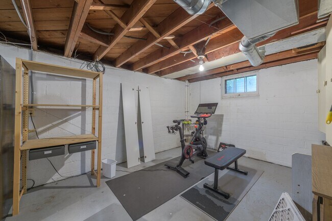 Building Photo - awesome 2 bed 1 bath Pet Friendly in Minneapolis Available for Lease