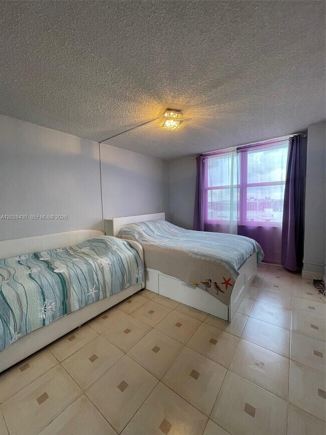 Building Photo - 3725 S Ocean Dr