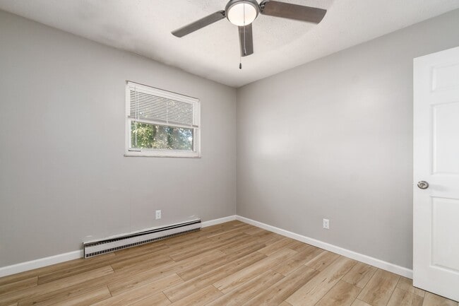 Building Photo - 721 Reinhard Ave