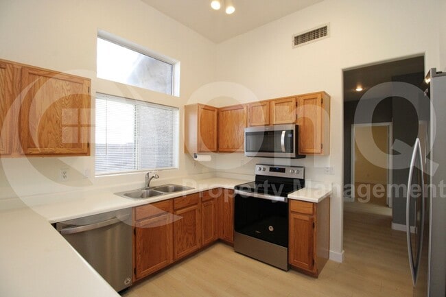 Building Photo - 1432 E Princeton Ave