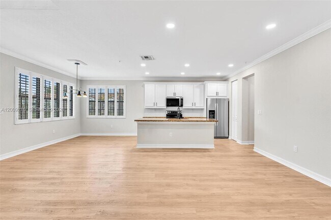 Building Photo - 11541 SW 15th Ave
