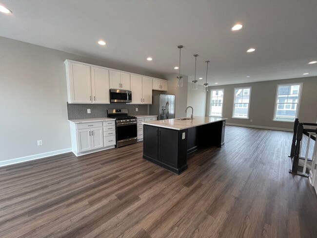 Building Photo - Townhouse for Rent in Preston Lake  *****F...