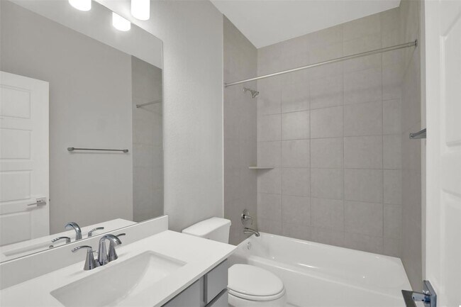 Building Photo - 208 Mirabeau Way
