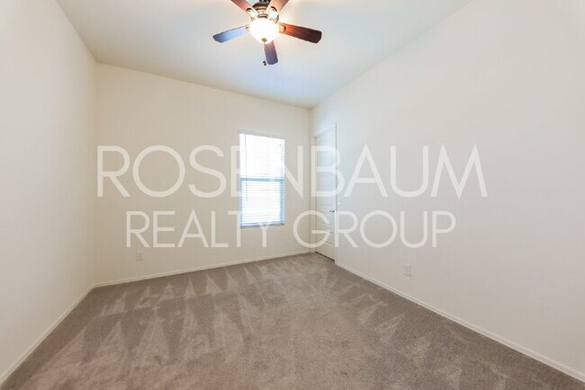 Building Photo - Stunning 4-bedrooms, 3-baths home in the h...