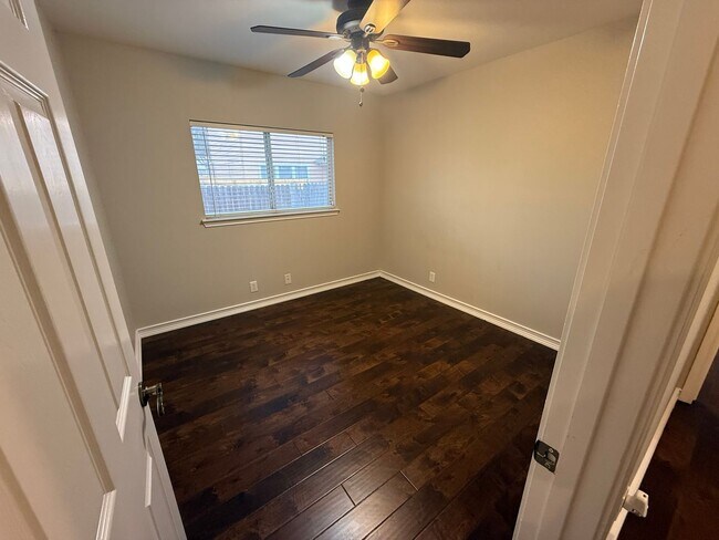 Building Photo - "Beautiful 4-Bed, 2-Bath Home in Emerald Valley – Lease for $1,725 (15 Months)