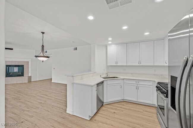 Building Photo - 825 Canterra St