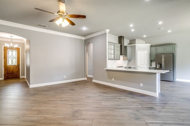 Building Photo - Beautiful 4 Bed, 2 Bath in Pristine Willow...