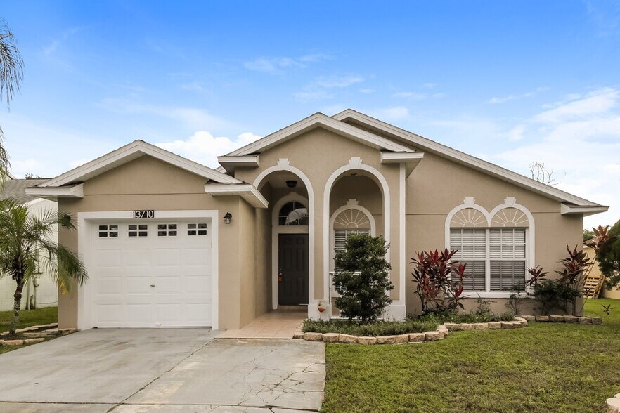 Primary Photo - 13710 Glasser Ave